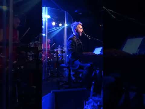 Видео: Алексей Романоф - Сильная девочка. Концерт в День Рождения в клубе "16 тонн".