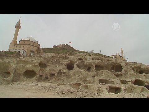 Видео: Огромный подземный город исследуют в Турции (новости)