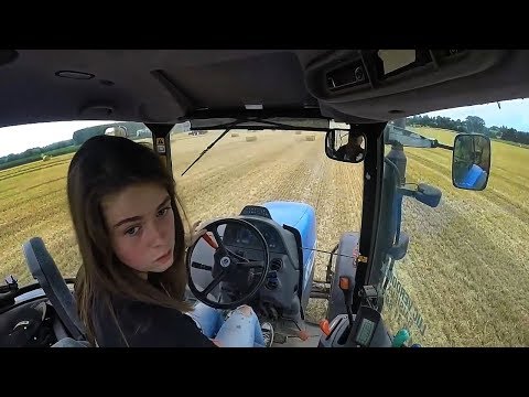 Видео: Девушки на тракторах