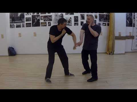 Видео: защита от двойки в голову