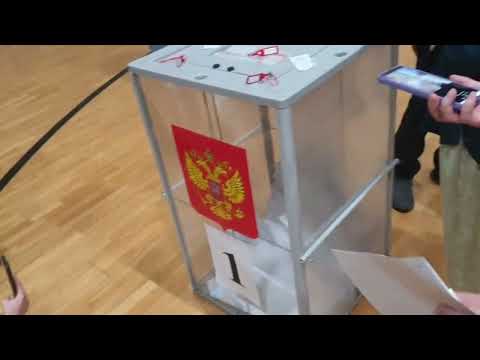 Видео: Фрязино. 3122. Опечатывание урны перед уходом с УИК. Урна собрана с нарушениями, крышка снимается