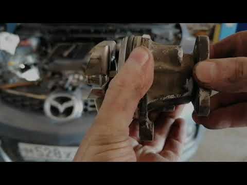 Видео: Mazda CX-7, замена помпы, термостата, роликов, ремня, обслуживание генератора, установка подогрева.