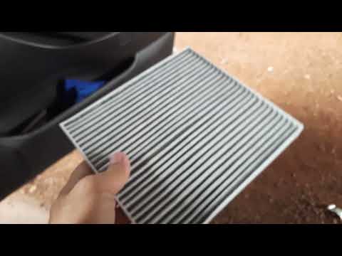 Видео: Замена салонного фильтра Тойота Авенсис Т25 - Replacing the cabin filter Toyota Avensis T25