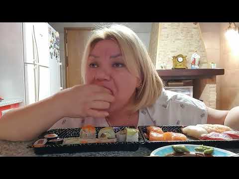 Видео: МУКБАНГ 💢  СЛАБОНЕРВНЫМ НЕ СМОТРЕТЬ. Роллы / суши гунканы | MUKBANG 🍴Rolls/ suchi, gunkansне ASMR