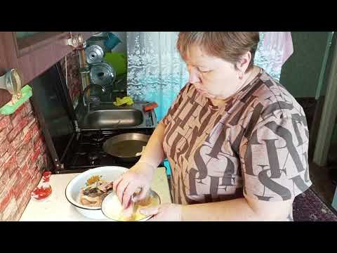 Видео: Жизнь в деревне. Жарю рыбку.С Праздником 7 ноября !