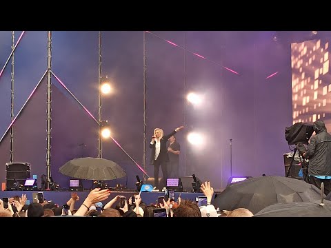 Видео: Татьяна Овсиенко. Новосибирск. Площадь Сибирь-Арены. 16.08.2025