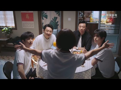 Видео: Она громко сказала ее первый период перед мальчиками и получила нижнее белье от соседского мальчика.