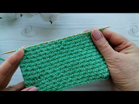 Видео: Вяжем спицами простой универсальный узор узелки