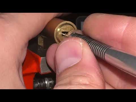 Видео: Вскрытие цилиндра Masterlock. 10 пинов и слайдеры