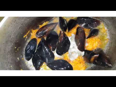 Видео: Плов со свежими мидиями в ракушке🦪