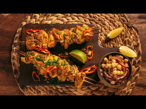 Видео: Маскирания готвач: Пилешки шишчета сатай