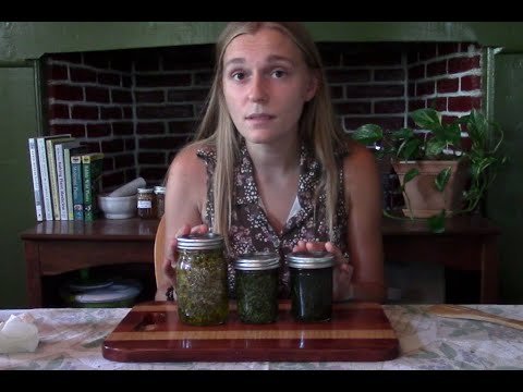 Видео: Как приготовить травяное масло из сушеных трав (народным способом)