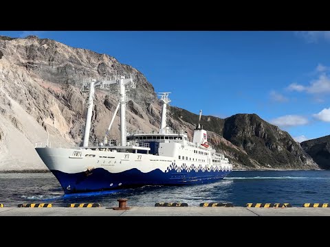 Видео: Прогулка по вулканическим островам Токио на пароме | Пребывание в рёкане Island Onsen