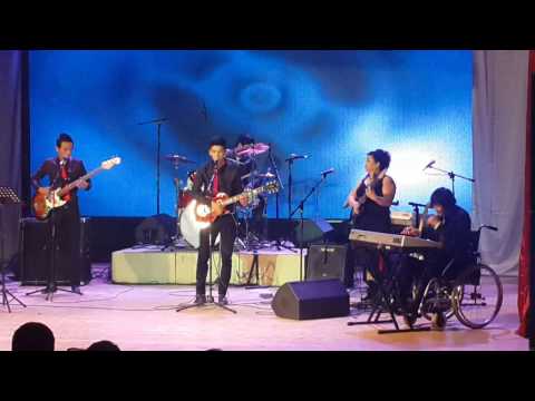 Видео: Группа Жаса Атырау Живой Группа -  Есть красивая одна девушка на земле