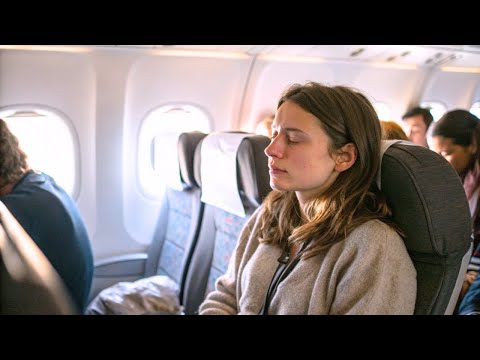 Видео: "Она была просто никем на 9-м ряду — пока пилот не прошептал её кодовое имя, чтобы спасти самолёт"