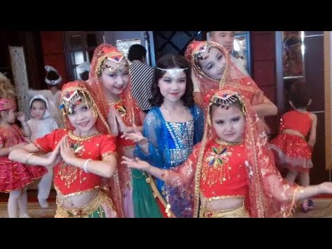 Видео: 2015 Қытайдағы балалар концерті. Қызым Ұлпаның 10жас кезінде айтқан әні.