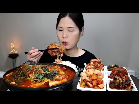 Видео: Я впервые попробовал суп с острой лапшой, и он был таким вкусным~☺️ Острая еда, кимчи, мокпан.