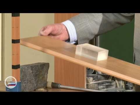 Видео: Соскальзывание бруска с наклонной плоскости.