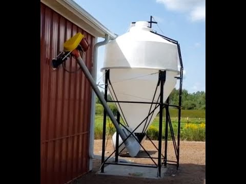 Видео: Кормовой бункер Barn Poly Silo со шнеком