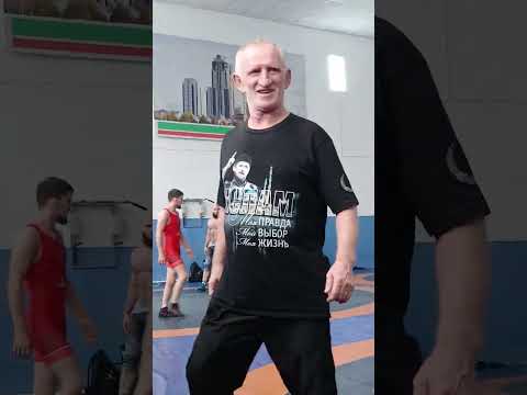 Видео:  В зале борьбы в Грозном. 09.09.25г.