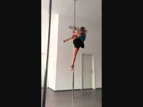 Видео: Pole Dance связка на крутяшке для среднего уровня тренер Пасынкова Юлия, DINAMIKA Воронеж