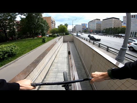 Видео: КАТАЕМСЯ НА БМХ ПО МОСКВЕ! ЧУТЬ НЕ ПРИНЯЛИ КОПЫ!