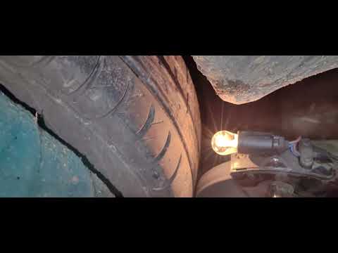 Видео: Убираем радиальное биение автомобильной шины.