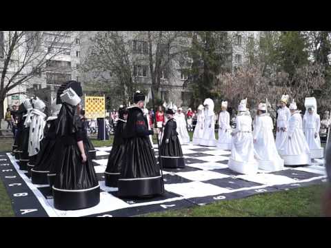 Видео: Живые шахматы в Саратове 1 мая 2017
