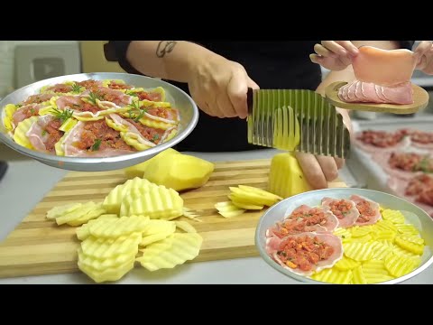 Видео: СВИНАЯ КОРЕЙКА С КОЛБАСОЙ И КАРТОФЕЛЕМ, приготовленная вместе в сыром виде 🥩🥓🥔 Идея для праздника 🎄