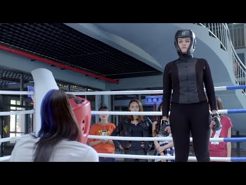 Видео: Девушка Санда, которая никогда не проигрывала, была побеждена израильским контактно-боевым кунг-фу.