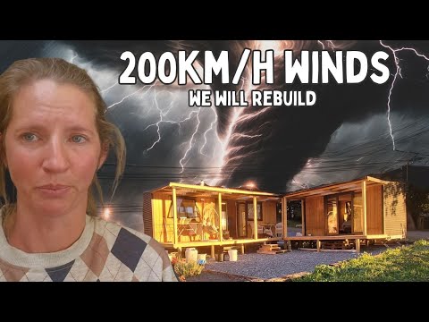 Видео: БЕЗУМНЫЙ УРАГАН РАЗРУШАЕТ НАШУ НЕОХРАНИМУЮ УЧАСТОК 😱