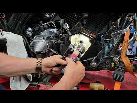 Видео: Снятие и установка нового подшипника распредвала на двигателе Evolution @SilverNutsGarage-di5ls