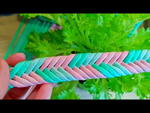 Видео: Двухцветная коса из газетных трубочек. Декор плетения\ ручка для корзин и подносов