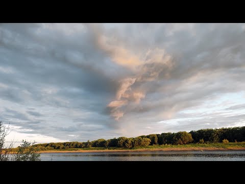 Видео: Рыбалка с ночёвкой. Ловля на резинку и донки.