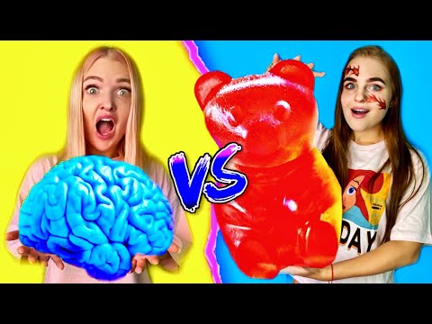 Видео: ОБЫЧНАЯ ЕДА против МАРМЕЛАДА Челлендж / REAL FOOD vs GUMMY FOOD CHALLENGE / Алиса Лисова