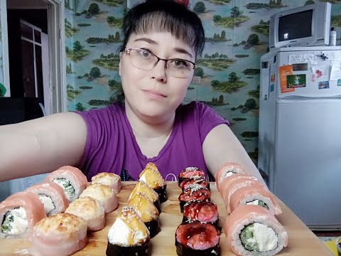 Видео: Мукбанг | СУШИ РОЛЛЫ И САМОГОН | Mukbang Sushi ROLLY and Russian moonshine