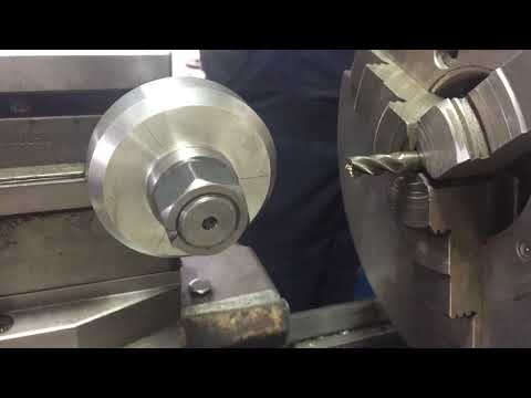 Видео: Телескопический штатив.Фрезеровка крестовины на токарном станке.