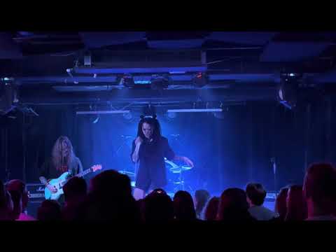 Видео: Нуки — Рождена, чтобы летать (Live at VM Bar, 13 October 2025)