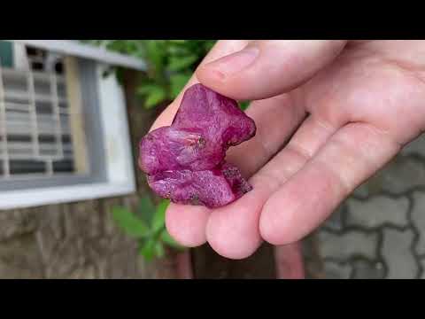 Видео: Из чего гранят рубины