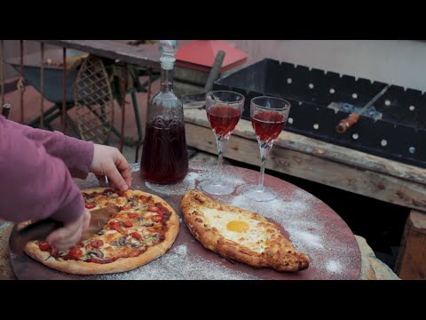 Видео: Пицца в тандыре от профи. Печём аджарские хачапури. Дегустируем крафтовое пиво и домашнее вино.