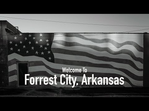 Видео: Фотопрогулка в Форрест-Сити, Арканзас
