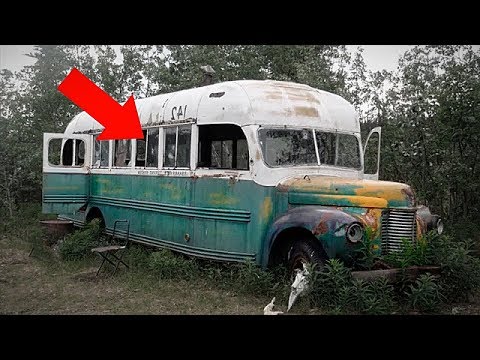 Видео: Они Нашли в Лесу Заброшенный Автобус, Войдя Внутрь Они Потеряли Дар Речи
