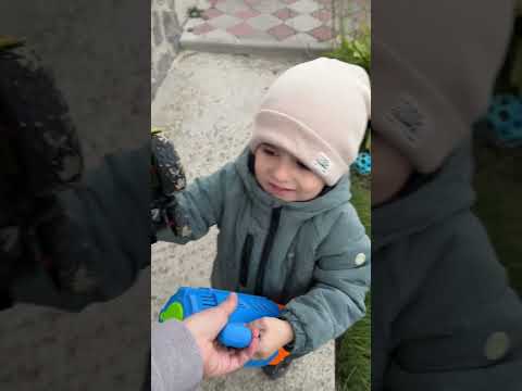 Видео: Гуляли в дворі з дітьми. Печінковий паштет в аерогрилі. РозпАковка, одяг для Андрія і Вані.