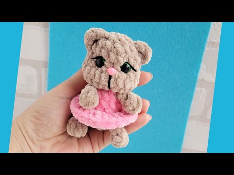 Видео: 😻Малышка Кошечка в платье из плюша вязаная крючком😺crochet cat😻gehäkelte Katze