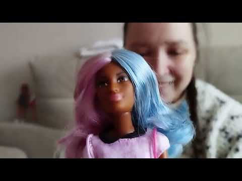 Видео: РАСПАКОВКА И ОБЗОР КУКЛЫ БАРБИ ФЭШИОНИСТАС № 42 С ДВУМЯ КОМПЛЕКТАМИ ОДЕЖДЫ