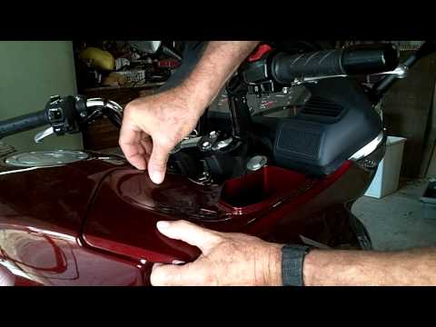 Видео: Замена воздушного фильтра Honda NT700V