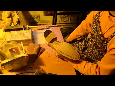 Видео: Обувь ручной работы. Обработка подошвы под воск, краску.