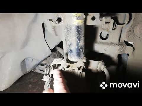 Видео: Рено Меган 3. Стук в правой стойке, скрип при трогании. В чём беда? Смотрим!!!!