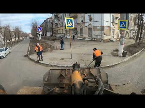Видео: Вернулся на старую работу. Работаю на большом погрузчике. Чистим город.