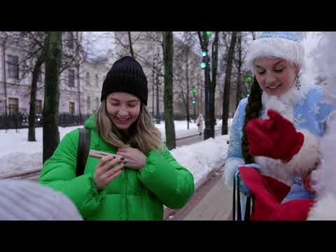 Видео: Дед Мороз вербует москвичей в ряды экологистов